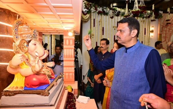 पर्यावरणपूरक आणि पारंपरिक पद्धतींने गणेशोत्सव साजरा करा – मुख्यमंत्री देवेंद्र फडणवीस यांचे आवाहन