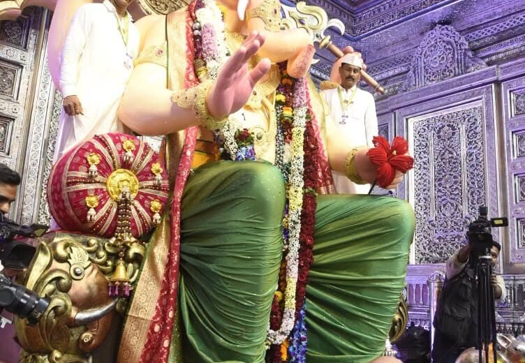 केंद्रीय गृहमंत्री अमित शाह यांनी घेतले लालबागच्या राजाचे दर्शन
