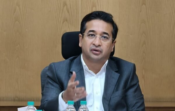 महिला शेतकरी प्रमाणपत्र योजनेला गती तालुकानिहाय संयुक्त शिबिरे आयोजित करण्याचे पालकमंत्री नितेश राणे यांचे निर्देश