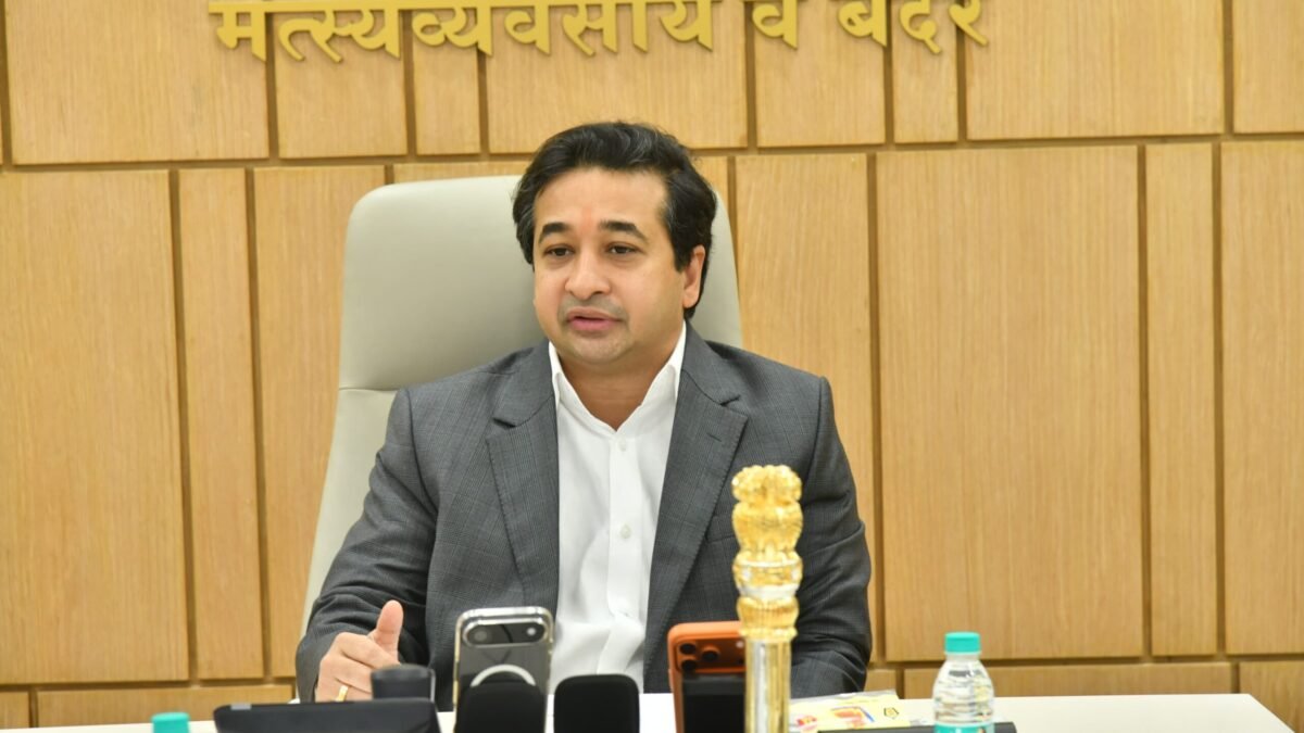 मुख्यमंत्री मत्स्यसंपदा योजनेची ऑनलाइन प्रक्रिया पूर्ण होईपर्यंत ऑफलाइन प्रस्ताव स्वीकारावेत – मत्स्यव्यवसाय मंत्री नितेश राणे