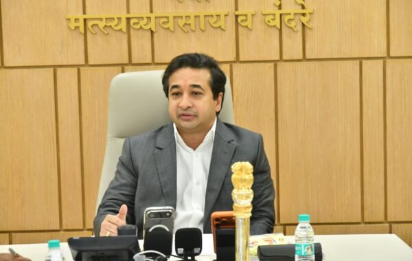 मुख्यमंत्री मत्स्यसंपदा योजनेची ऑनलाइन प्रक्रिया पूर्ण होईपर्यंत ऑफलाइन प्रस्ताव स्वीकारावेत – मत्स्यव्यवसाय मंत्री नितेश राणे