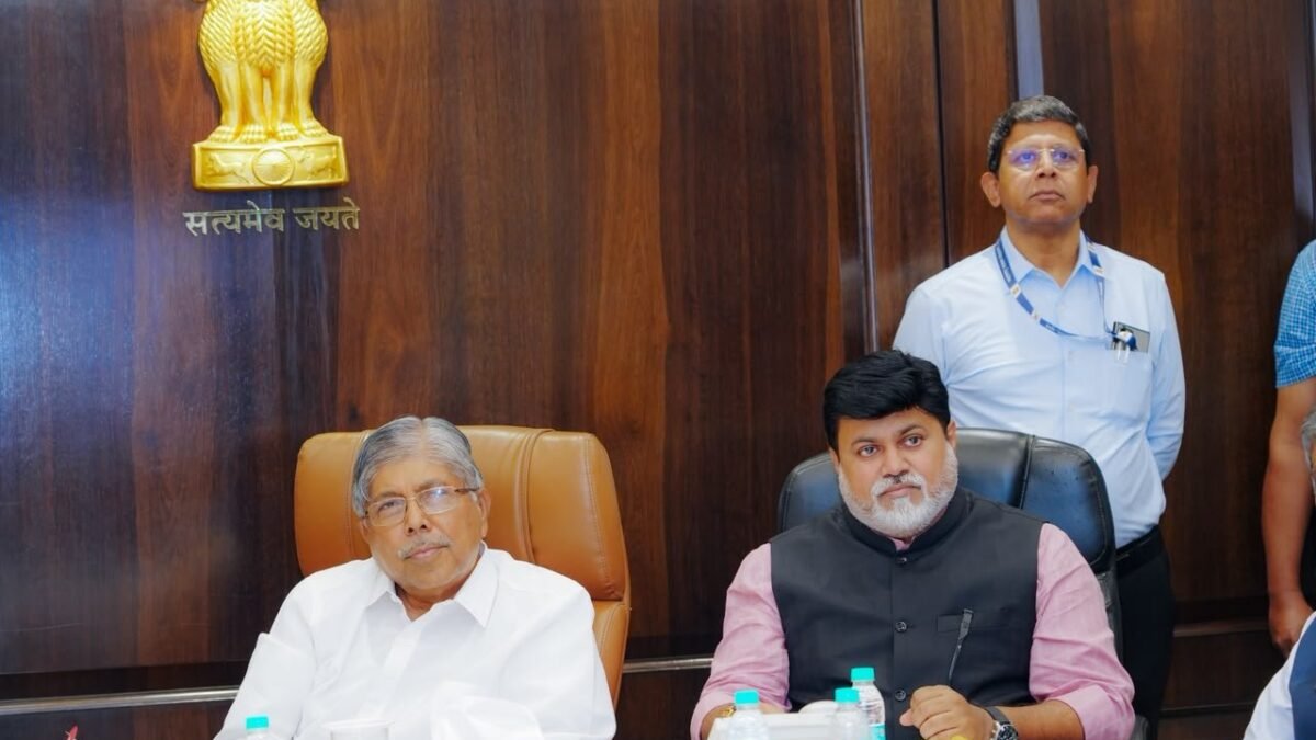 विद्यापीठांमध्ये विद्यार्थी मराठी साहित्य संमेलने आयोजित करा – मंत्री चंद्रकांतदादा पाटील