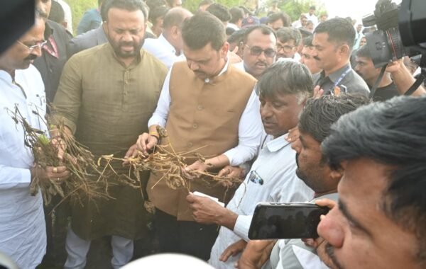 दुष्काळी परिस्थितीत शासन शेतकऱ्यांच्या पाठीशी खंबीरपणे उभे- मुख्यमंत्री देवेंद्र फडणवीस