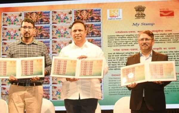 ‘लोककलेतील श्रीगणेश’ विशेष टपाल तिकिटाचा वापर करा