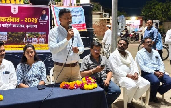 ‘लोकसंवाद-२०२६’मधून शेगावात कृषी, आरोग्य, महिला व बालविकास आणि महसूल योजनांची माहिती