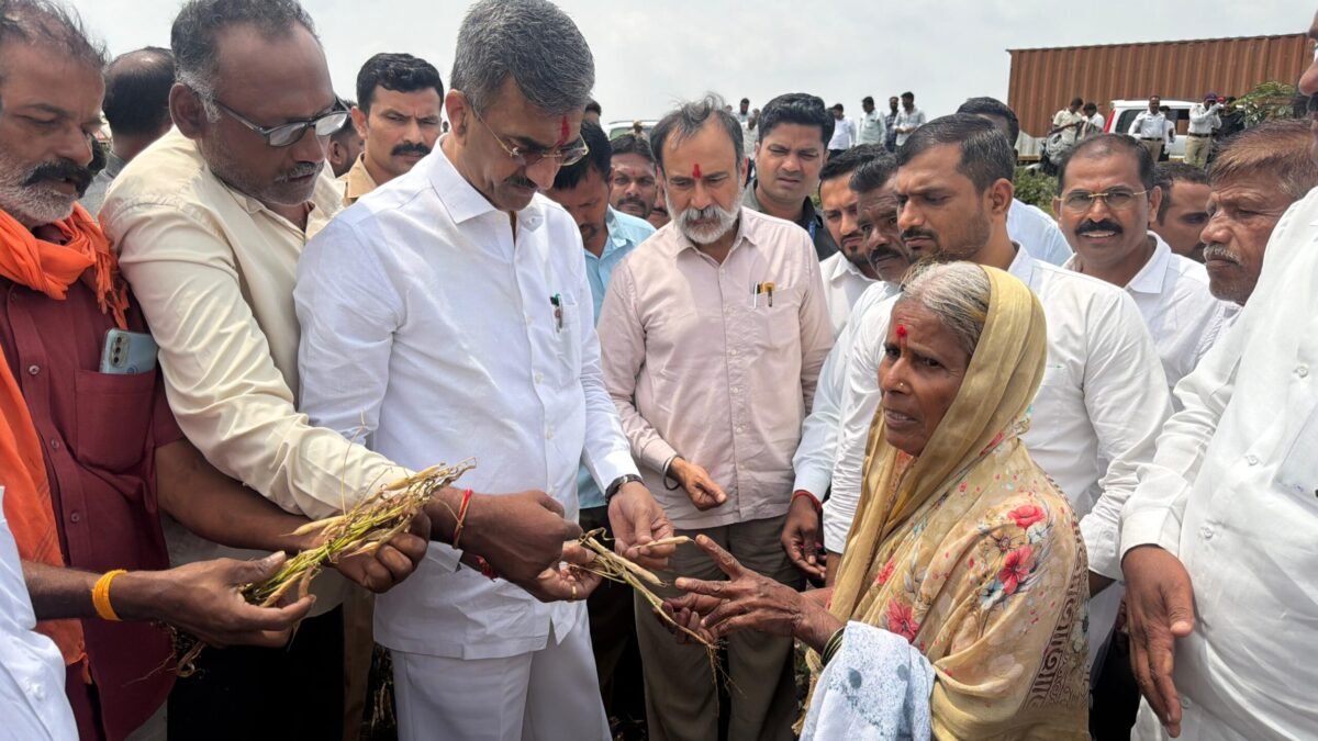 दुष्काळी तालुक्यातील शेतकऱ्यांच्या पाठीशी शासन खंबीरपणे उभे – पालकमंत्री शंभूराज देसाई