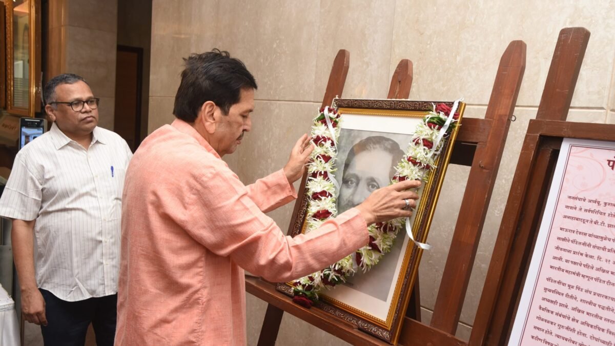 पंडित दीनदयाळ उपाध्याय यांच्या जयंतीनिमित्त मंत्रालयात अभिवादन