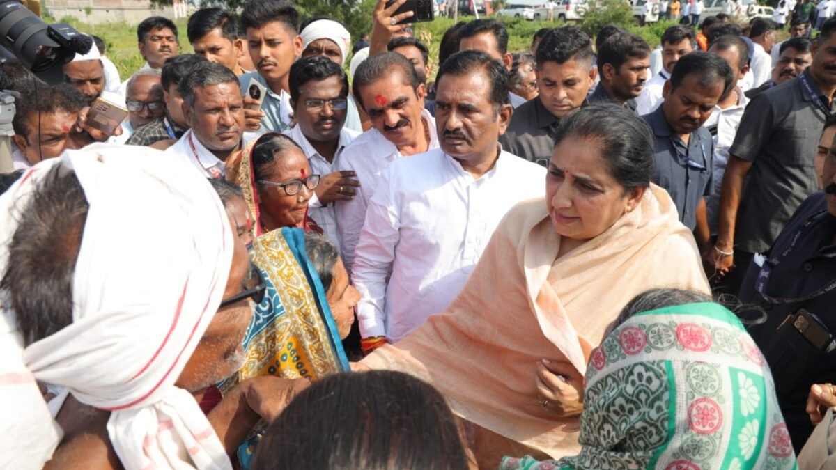 नुकसानग्रस्त शेतकऱ्यांच्या मदतीसाठी शासन कटिबद्ध – उपमुख्यमंत्री सुनेत्रा अजित पवार