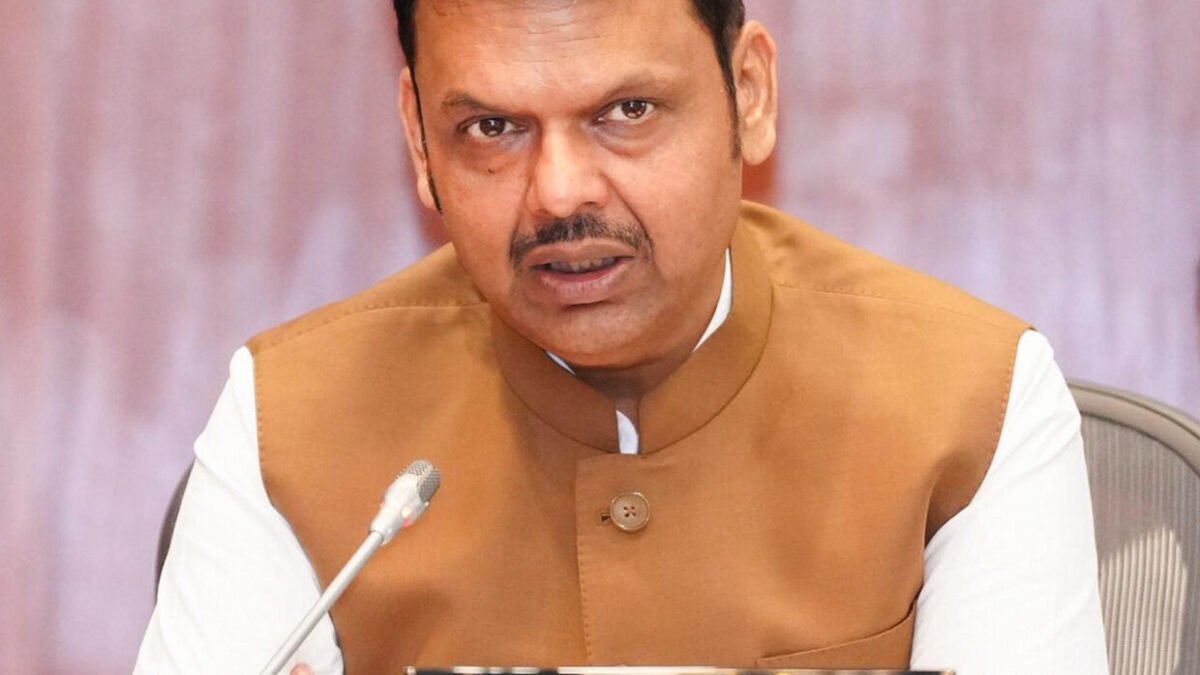 दुष्काळावर मात करण्यासाठी एकजूटीने प्रयत्न – मुख्यमंत्री देवेंद्र फडणवीस यांचा निर्धार
