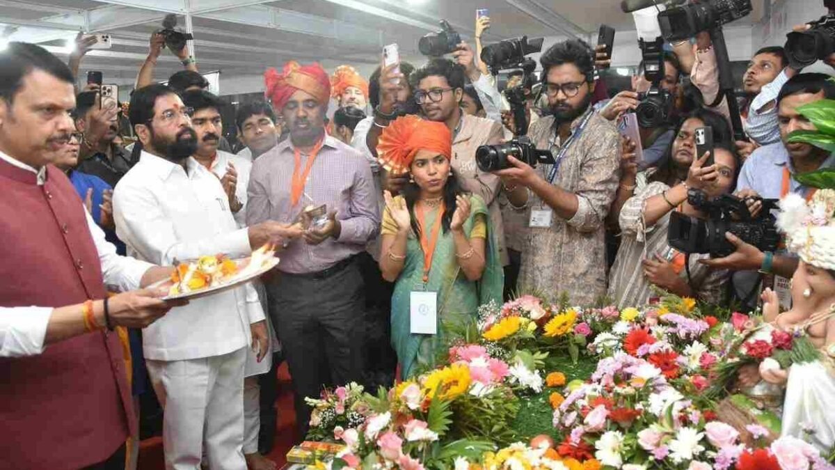 आंतरराष्ट्रीय पर्यटकांचा गणेश विसर्जन सोहळ्यामध्ये उत्साहाने सहभाग – मुख्यमंत्री देवेंद्र फडणवीस