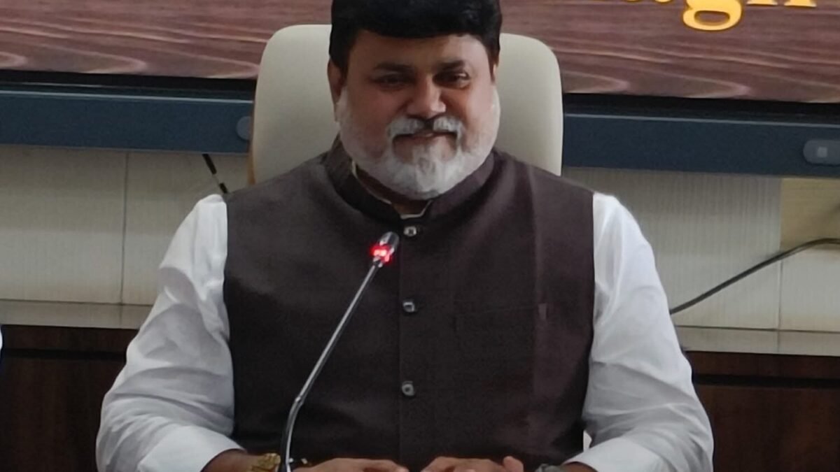 जिल्ह्यातील दुष्काळी परिस्थितीवर मात करण्यासाठी प्रशासन सज्ज – मंत्री.उदय सामंत