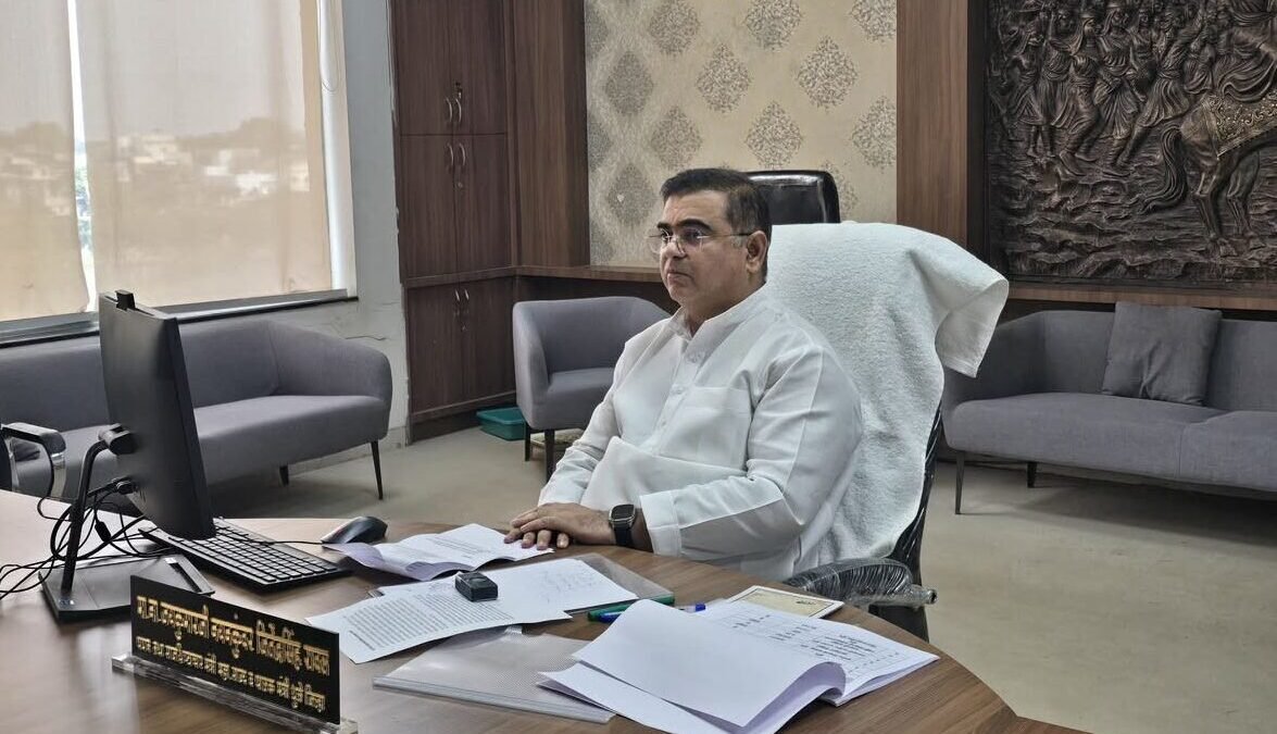 दुष्काळाच्या संकटात शेतकऱ्यांच्या पाठीशी शासन खंबीरपणे उभे – मंत्री जयकुमार रावल