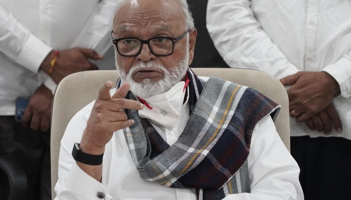 येवला व निफाड तालुक्यातील पीक परिस्थितीचा मंत्री छगन भुजबळ यांनी घेतला आढावा