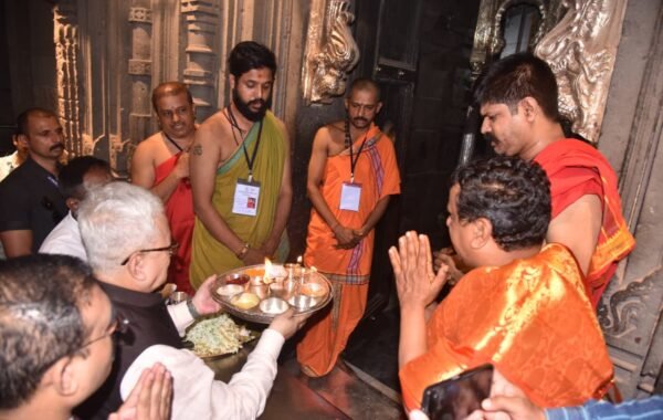 राज्यपाल जिष्णु देव वर्मा यांनी घेतले श्री अंबाबाईचे दर्शन