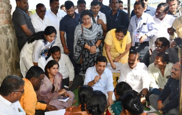 मत्स्यव्यवसाय मंत्री नितेश राणे यांचा शिवणाटाकळी येथे मच्छिमार बांधवांशी संवाद