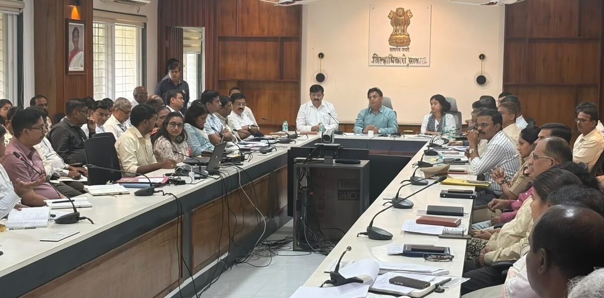दुष्काळ निवारणासाठी संवेदनशीलतेने व सन्मवयाने काम करा – डॉ. संजीव कुमार
