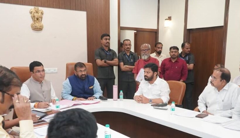 उपसभापती सचिन अहिर यांच्या अध्यक्षतेखाली विविध कामगार संघटनांच्या मागण्यांबाबत बैठक