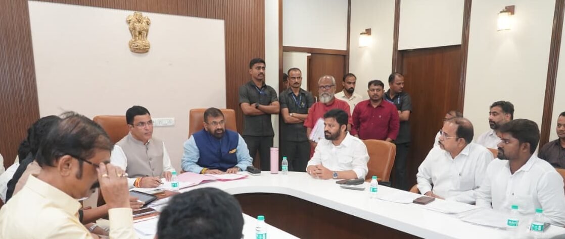 उपसभापती सचिन अहिर यांच्या अध्यक्षतेखाली विविध कामगार संघटनांच्या मागण्यांबाबत बैठक