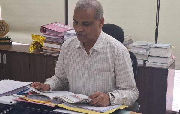 ‘आपलं मंत्रालय’ गृहपत्रिकेच्या अंकाचे सचिव सुरेश काकाणी यांच्या हस्ते प्रकाशन