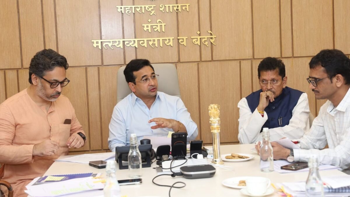 सिंधुदुर्गातील आरोग्य सुविधांसाठी आवश्यक मनुष्यबळ व सर्व सुविधा तातडीने उपलब्ध करा – मंत्री नितेश राणे