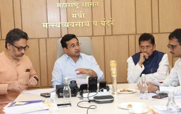 सिंधुदुर्गातील आरोग्य सुविधांसाठी आवश्यक मनुष्यबळ व सर्व सुविधा तातडीने उपलब्ध करा – मंत्री नितेश राणे