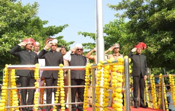 मराठवाडा मुक्तीसंग्राम दिनाचे मुख्य ध्वजारोहण पालकमंत्री अतुल सावे यांच्या हस्ते संपन्न