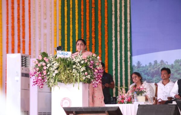बीड-पुणे रेल्वेसेवेचा शुभारंभ; मराठवाड्याची कन्या म्हणून विशेष अभिमान – उपमुख्यमंत्री सुनेत्रा पवार