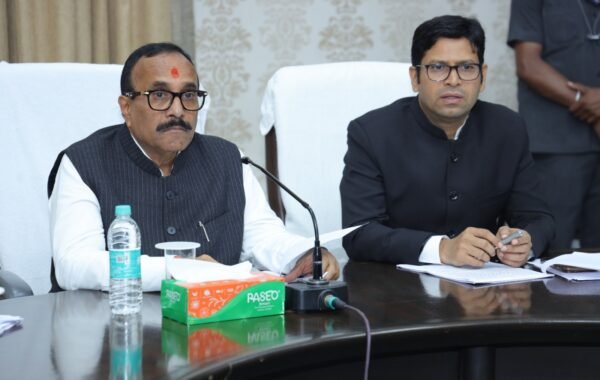 दुष्काळसदृश्य परिस्थितीत शेतकऱ्यांच्या पाठीशी शासन खंबीरपणे उभे – पालकमंत्री अतुल सावे