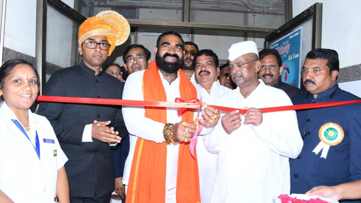 पालकमंत्री नरहरी झिरवाळ यांच्या हस्ते डायलिसिस युनिटचे लोकार्पण