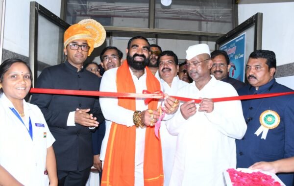 पालकमंत्री नरहरी झिरवाळ यांच्या हस्ते डायलिसिस युनिटचे लोकार्पण