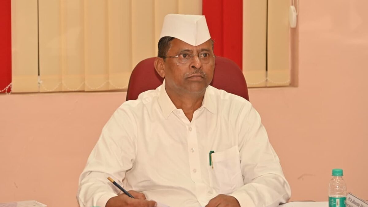 पालकमंत्र्याच्या हस्ते पाच वनपट्टेधारकांना सात बारा वितरीत