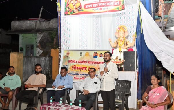 लोकसंवादातून वांढरी येथे कर्जमाफी व कृषी विषयक योजनांची माहिती