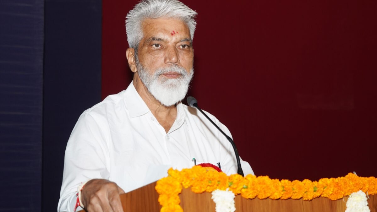 शिक्षकांनी गुणवत्तापूर्ण शिक्षणासोबत संस्कारक्षम पिढी घडविण्यावर भर द्यावा.- मंत्री दादाजी भुसे
