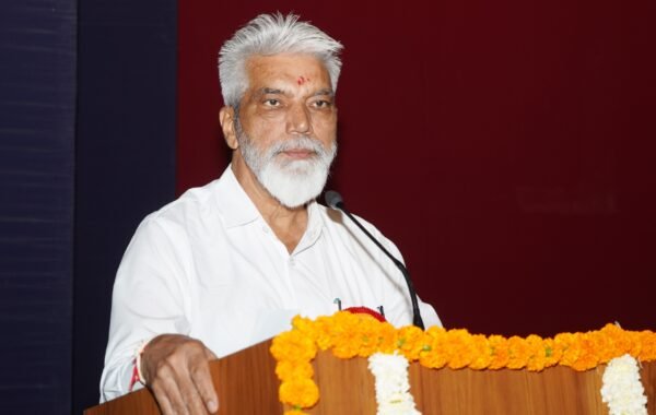 शिक्षकांनी गुणवत्तापूर्ण शिक्षणासोबत संस्कारक्षम पिढी घडविण्यावर भर द्यावा.- मंत्री दादाजी भुसे
