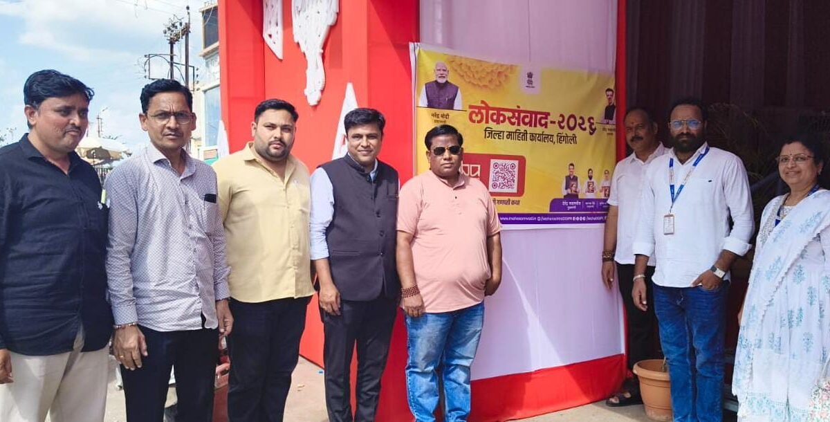 १२३ वर्षांची परंपरा जपणाऱ्या गणेश मंडळात ‘लोकसंवाद’चा संदेश
