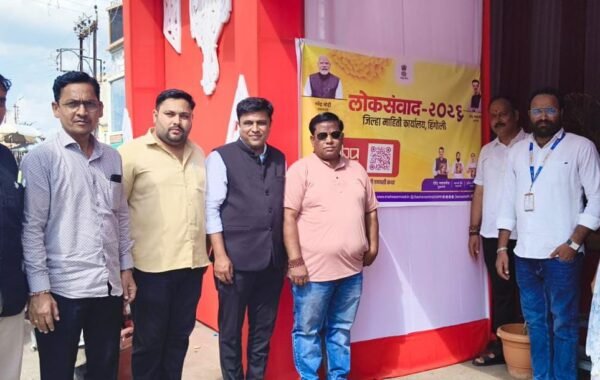 १२३ वर्षांची परंपरा जपणाऱ्या गणेश मंडळात ‘लोकसंवाद’चा संदेश