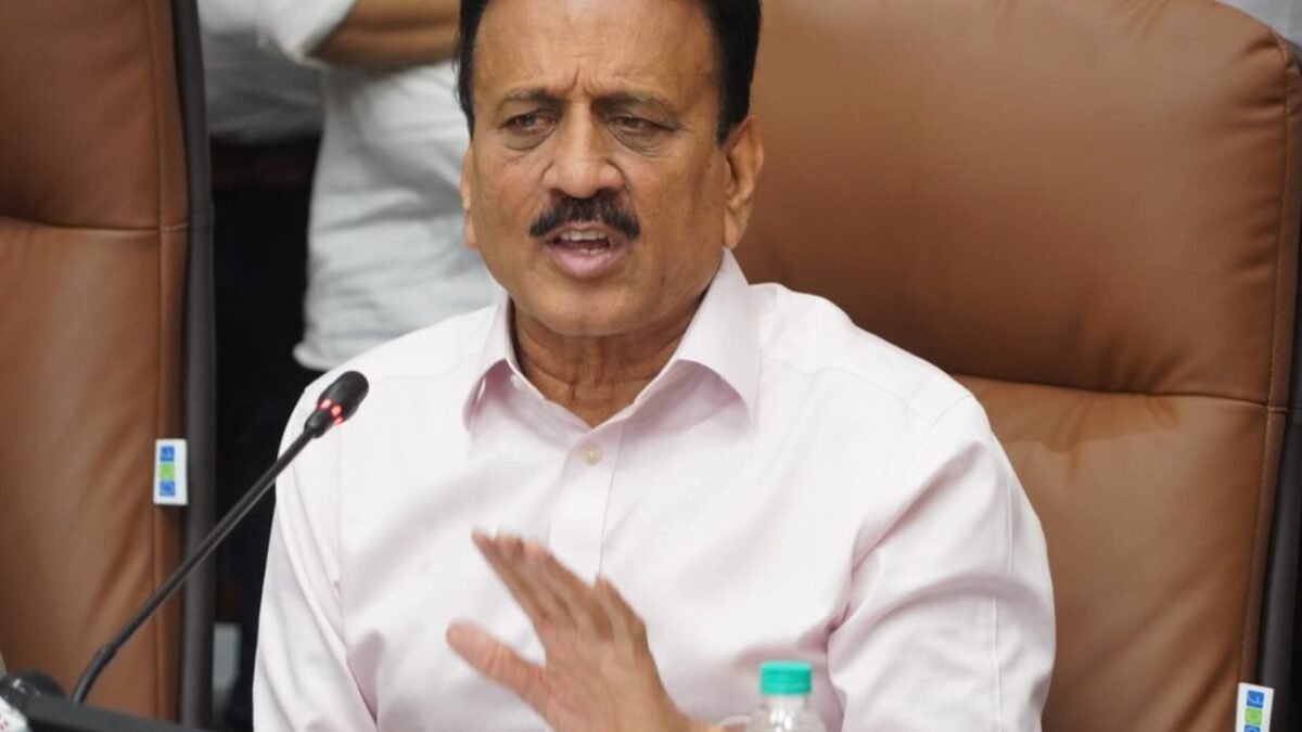 सिंहस्थ कुंभमेळ्याच्या ध्वजारोहण सोहळ्याच्या पूर्वतयारीला गती द्या – पालकमंत्री गिरीश महाजन
