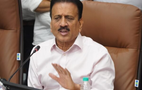 सिंहस्थ कुंभमेळ्याच्या ध्वजारोहण सोहळ्याच्या पूर्वतयारीला गती द्या – पालकमंत्री गिरीश महाजन
