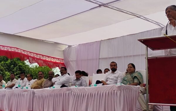 नागरिकांच्या सर्वांगीण गरजा पूर्ण करणाऱ्या सार्वजनिक सुविधा निर्माण करण्यावर भर देणे आवश्यक – पालकमंत्री चंद्रकांत पाटील