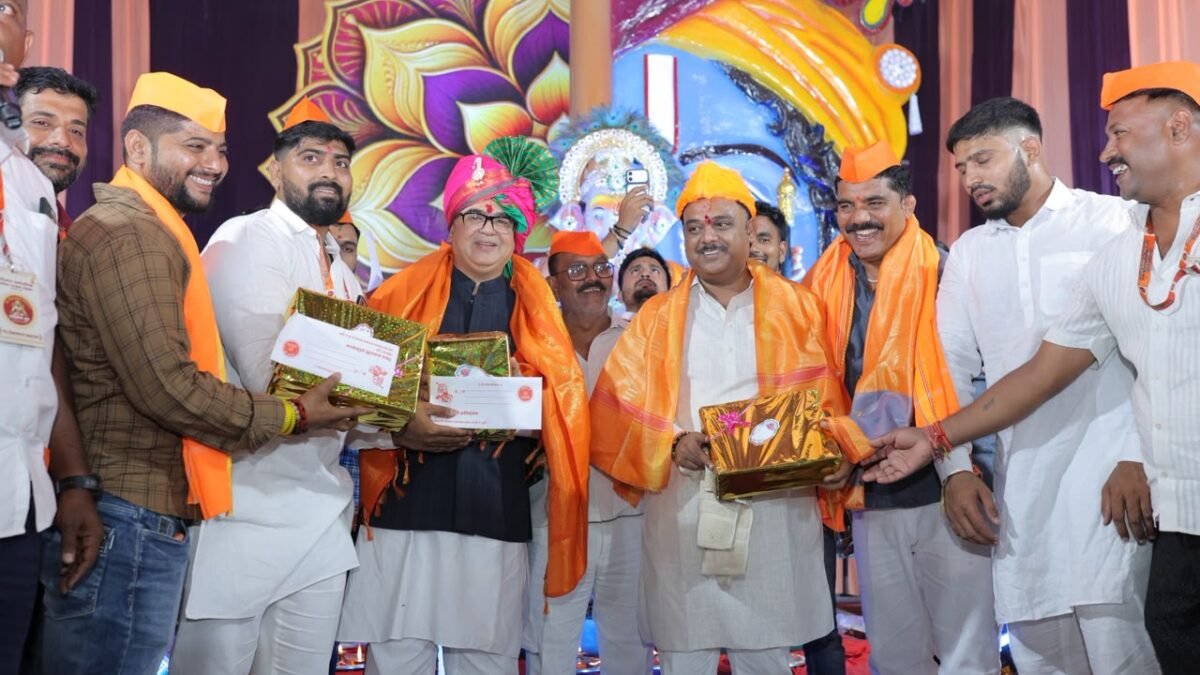 गणेशोत्सवातून समाजप्रबोधनाची परंपरा अधिक बळकट करा – पालकमंत्री जयकुमार रावल