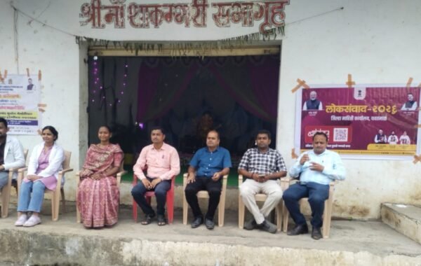 ’लोकसंवाद’ कार्यक्रमातून आयुष्मान भारत योजनेविषयी जनजागृती ‘आरोग्याचा श्रीगणेशा’तून नागरिकांची आरोग्य तपासणी