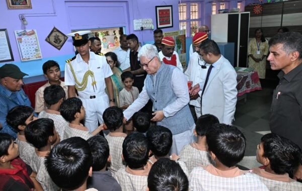 सेवा संकल्प अभियान : राज्यपालांचा ज्येष्ठ नागरिक, बहुविकलांग आणि अनाथ मुलांशी संवाद