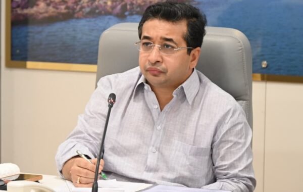 पावसाच्या खंडामुळे भातपिकाच्या नुकसानीचा आढावा; बाधित शेतकऱ्यांना मदतीसाठी प्रशासनाचे नियोजन – मंत्री नितेश राणे