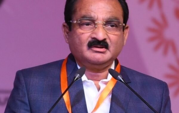 खरीप हंगामातील बाधित शेतकरी मदतीपासून वंचित राहणार नाहीत ,मदत व पुनर्वसन मंत्री मकरंद जाधव पाटील यांची ग्वाही