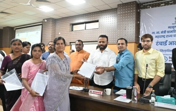 सेवा संकल्प अभियानांतर्गत विविध शासकीय योजनांच्या लाभांचे वितरण