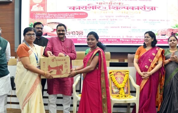 पीएम विश्वकर्मा योजनेतून पारंपरिक कारागिरांच्या कौशल्याला बळ