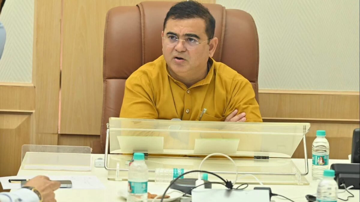 कर्जमुक्ती योजनेत धुळ्यातील ३२५८ शेतकऱ्यांना ३३.०१ कोटींचा दिलासा, आधार प्रमाणीकरण पूर्ण करा, पात्र शेतकऱ्यांना नव्या पीक कर्जाचाही मार्ग मोकळा – पालकमंत्री जयकुमार रावल
