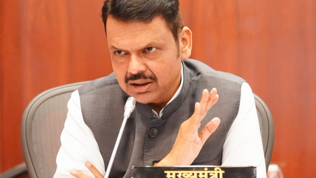 शिक्षण व आरोग्य संस्थांच्या सुधारणांसाठी जिल्हानिहाय कालबद्ध अभियान राबवा – मुख्यमंत्री देवेंद्र फडणवीस
