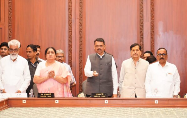 कर्जमुक्तीच्या तिसऱ्या टप्प्यात ३ लाख २७ हजार २५० शेतकऱ्यांना ३ हजार १६० कोटी ४३ लाख रुपयांचा लाभ