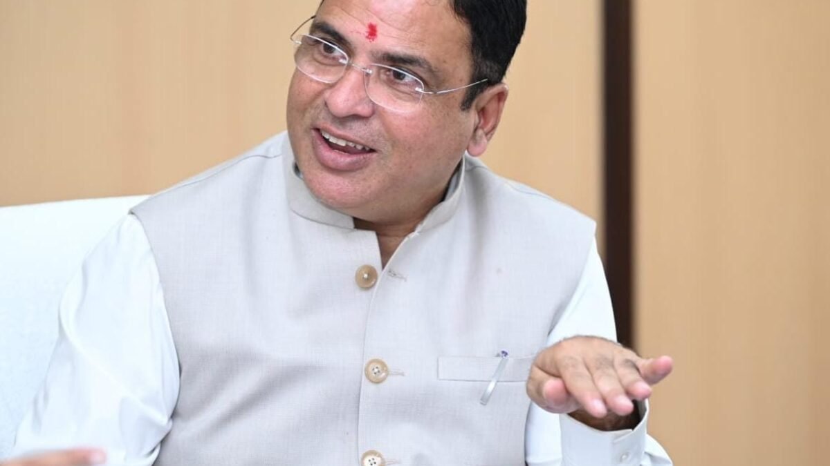 वनसंपदेच्या व्यवस्थापनातून जैवविविधता संवर्धन व आर्थिक विकास साधा – सहपालकमंत्री ॲड. आशिष जयस्वाल